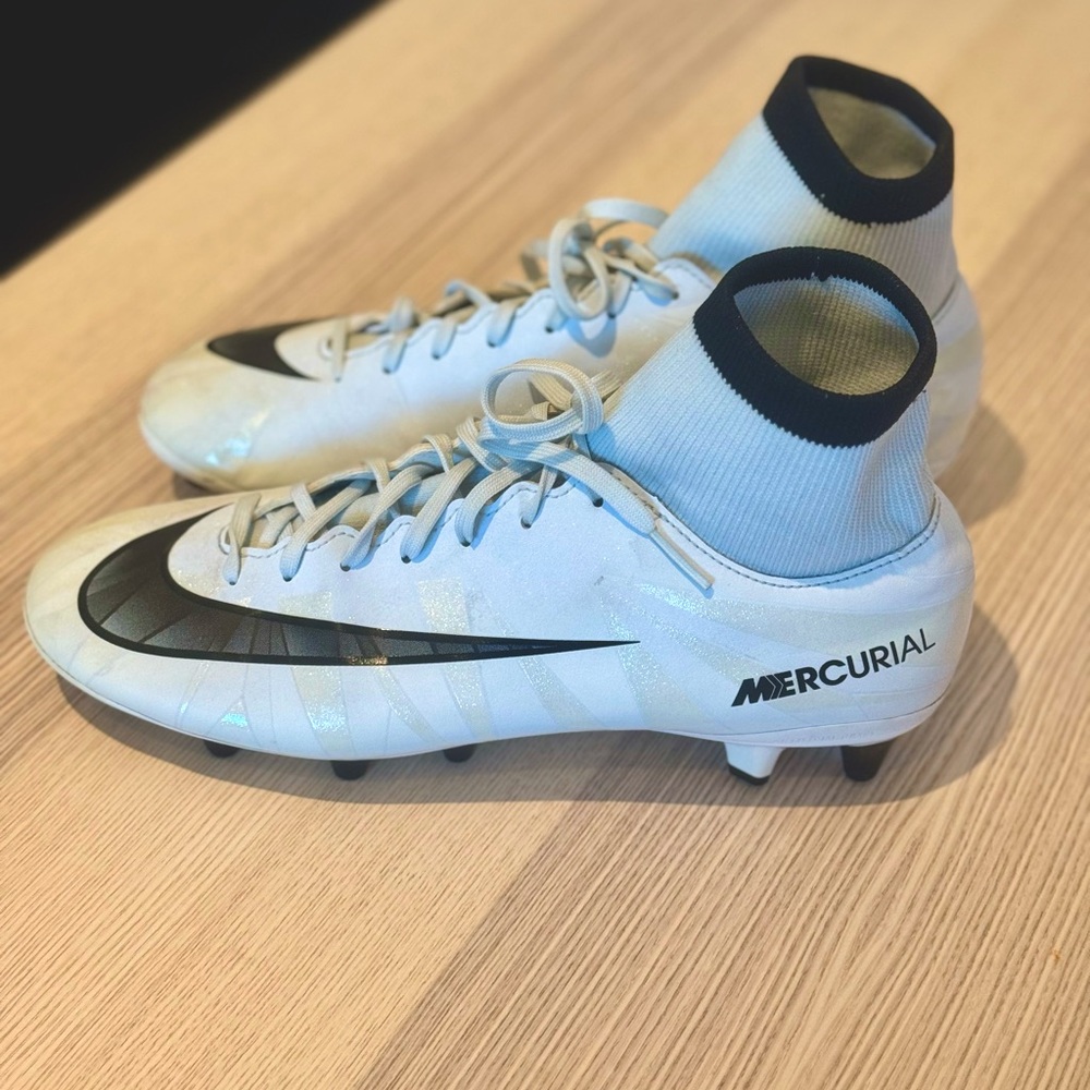 Nike Mercurial CR7 White Soccer Cleats, Size 6 Women’s, Pearl White